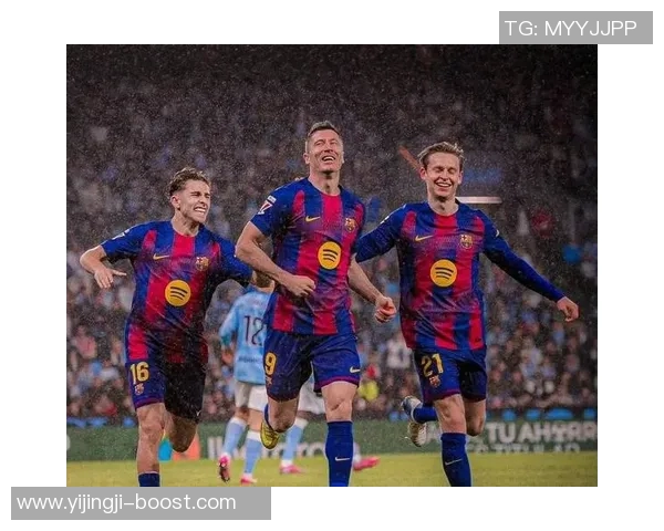 西甲焦点战巴萨与巴黎圣日耳曼激战成和红牌事件引发全场热议